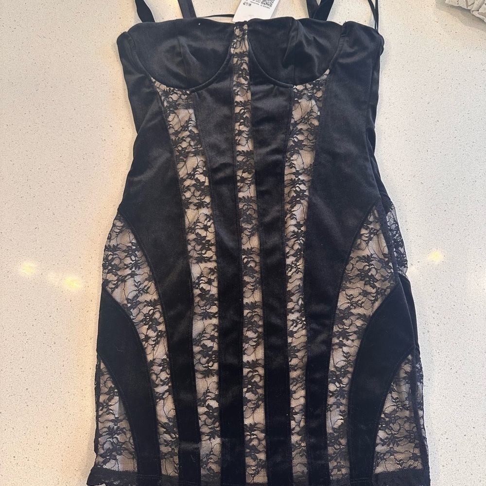 Forever 21 Black and Cream Bodycon Mini Dress